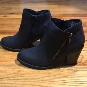 Rampage heeled zipper booties in black suede